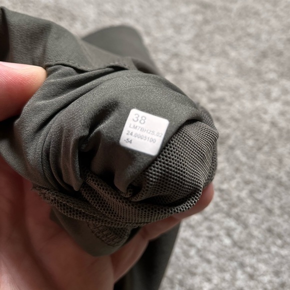 Mens Lululemon 8” Utility Cargo Shorts Size 38 - Picture 12 of 13